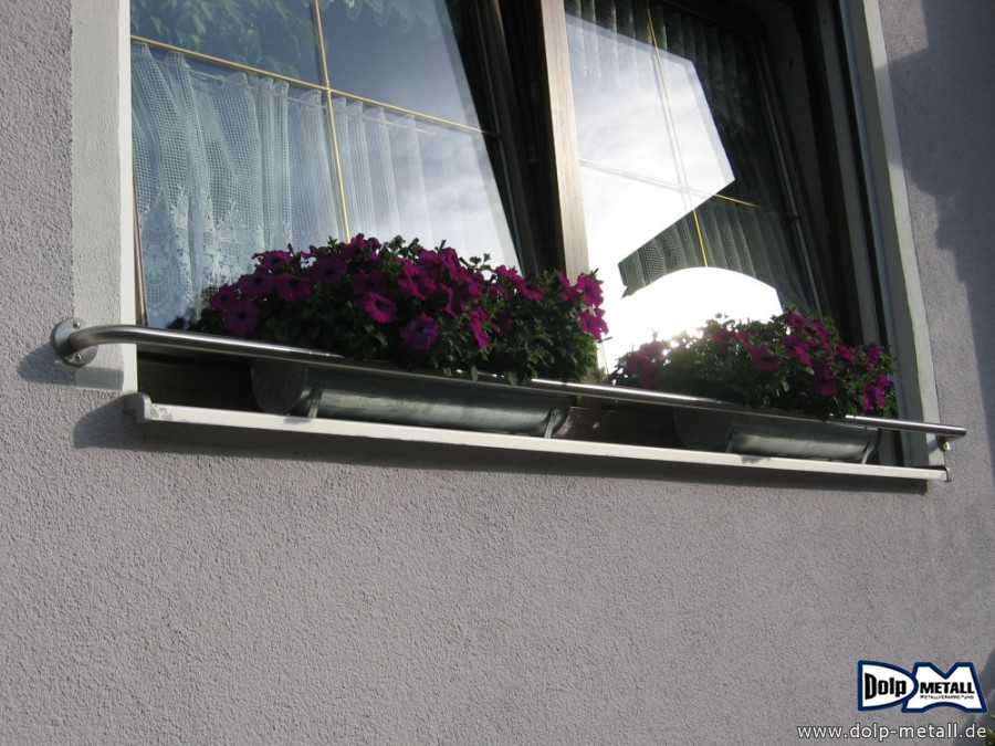 Blumenkasten Absturzsicherung - Fensterreling (3) - DOLP-METALL e.K.